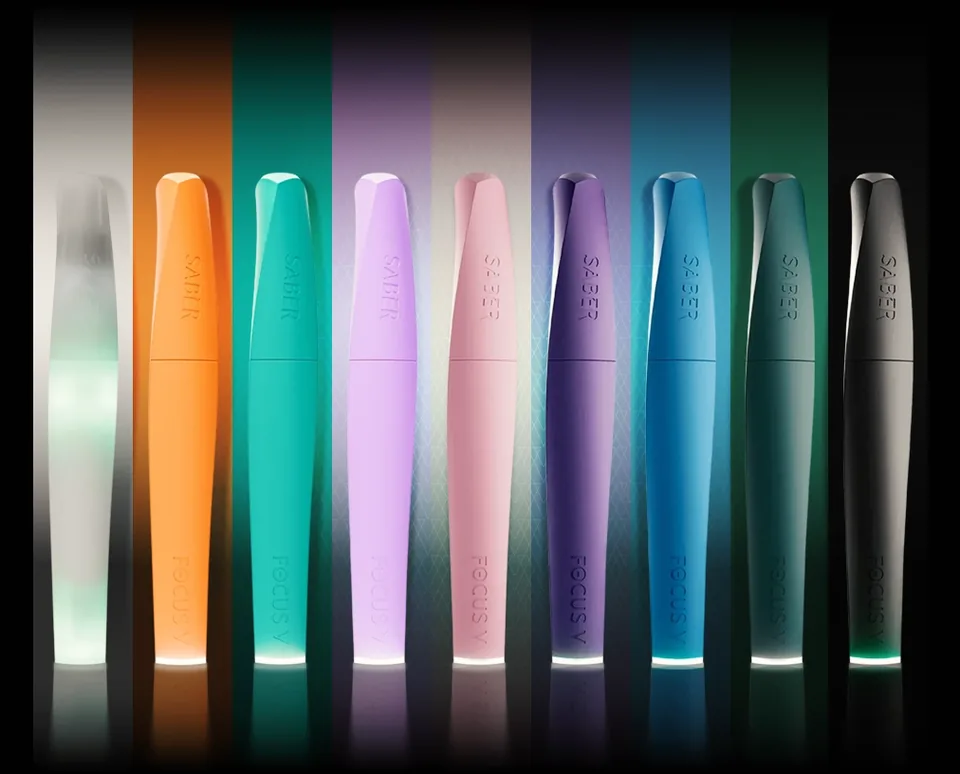 SABER in neun Farben